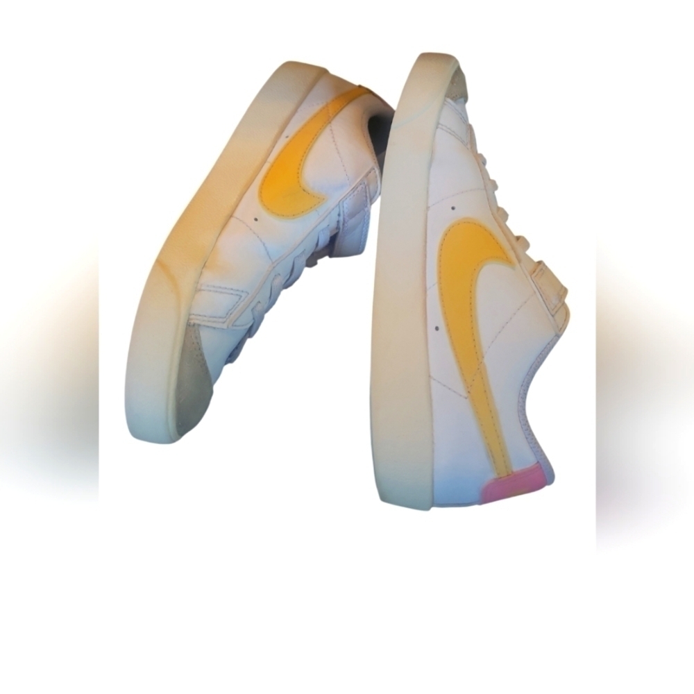 Nike Kids Blazer Low Top '77 White/ Yellow/ Pink Unisex Sneakers Size 2.5Y - Picture 5 of 11